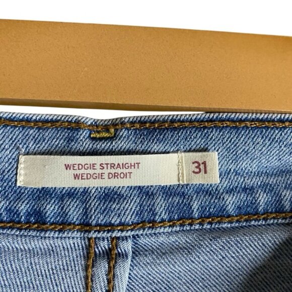 Levi's Women's Wedgie Straight Bridge of Bellflower Denim Jeans in Light Indigo - Picture 5 of 13